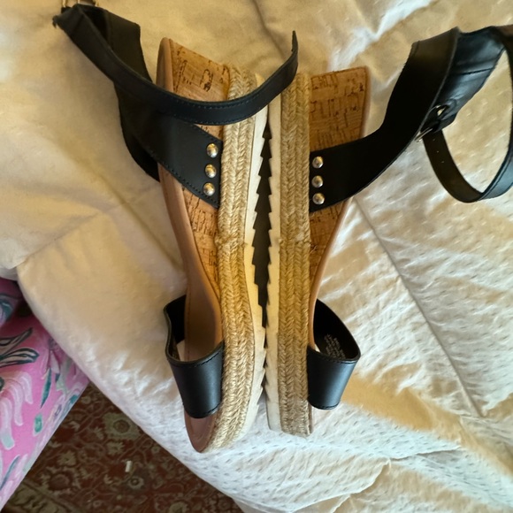 Steve Madden Wedge Black w/ Tan weave heel Beautiful Sandal  EUC sz 9.5 - Picture 3 of 6